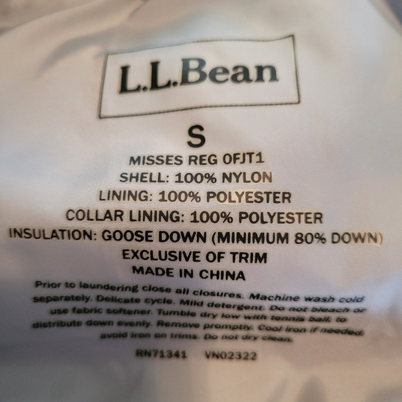 L.L. Bean goose down puffer vest in dark red - S.            J91 - Picture 4 of 7